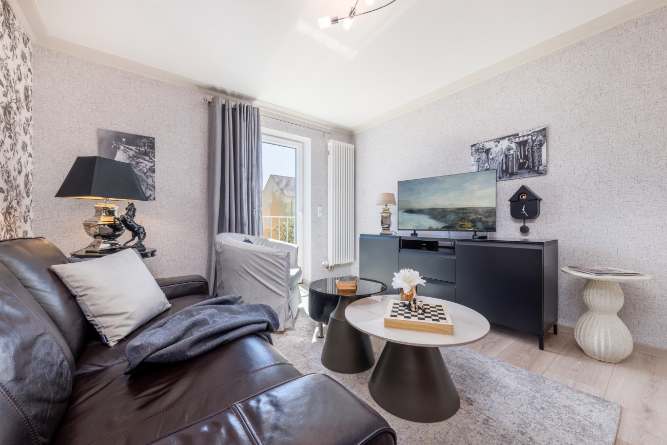 Haus Meergold in Sassnitz auf der Insel Rügen - Ferienwohnung Mann am Meer - TV ist vorhanden - der Fahrradraum ist ebenerdig leicht begehbar - Lademöglichkeit für Fahrräder vorhanden