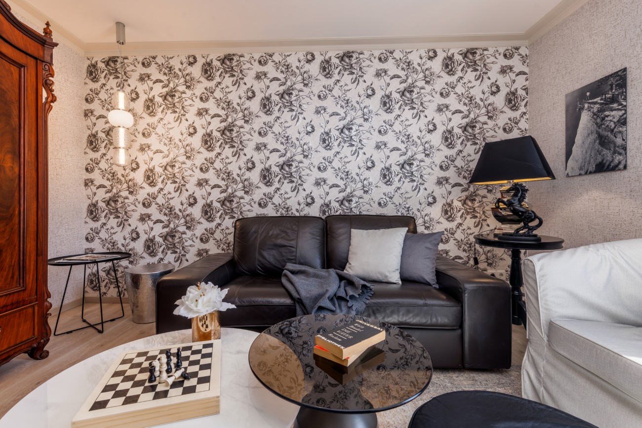 Fewo „Mann am Meer“ Haus Meergold in Sassnitz auf der Insel Rügen - 2-Zimmer-Ferienwohnung mit separater Küche - Mann am Meer - zentrumsnah und hafennah - mit Parkplatz und Fahrradraum