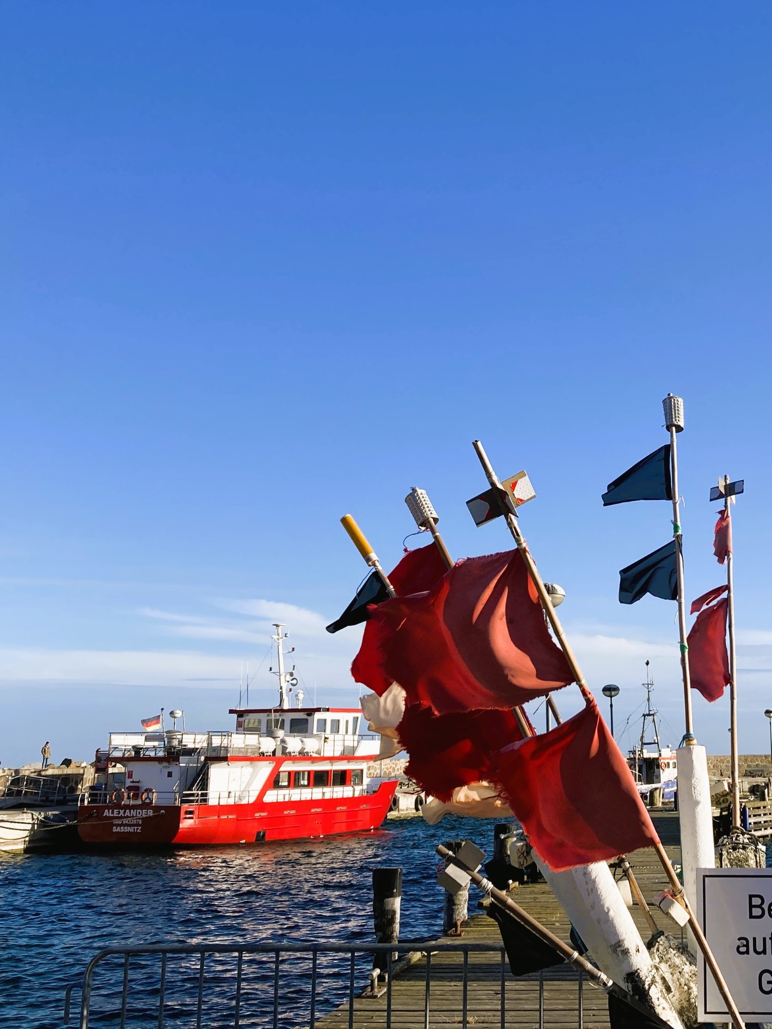 Hafen Saßnitz auf der Insel Rügen - immer einen Ausflug wert - für Fischbrötchen, bummeln, Schiffe gucken