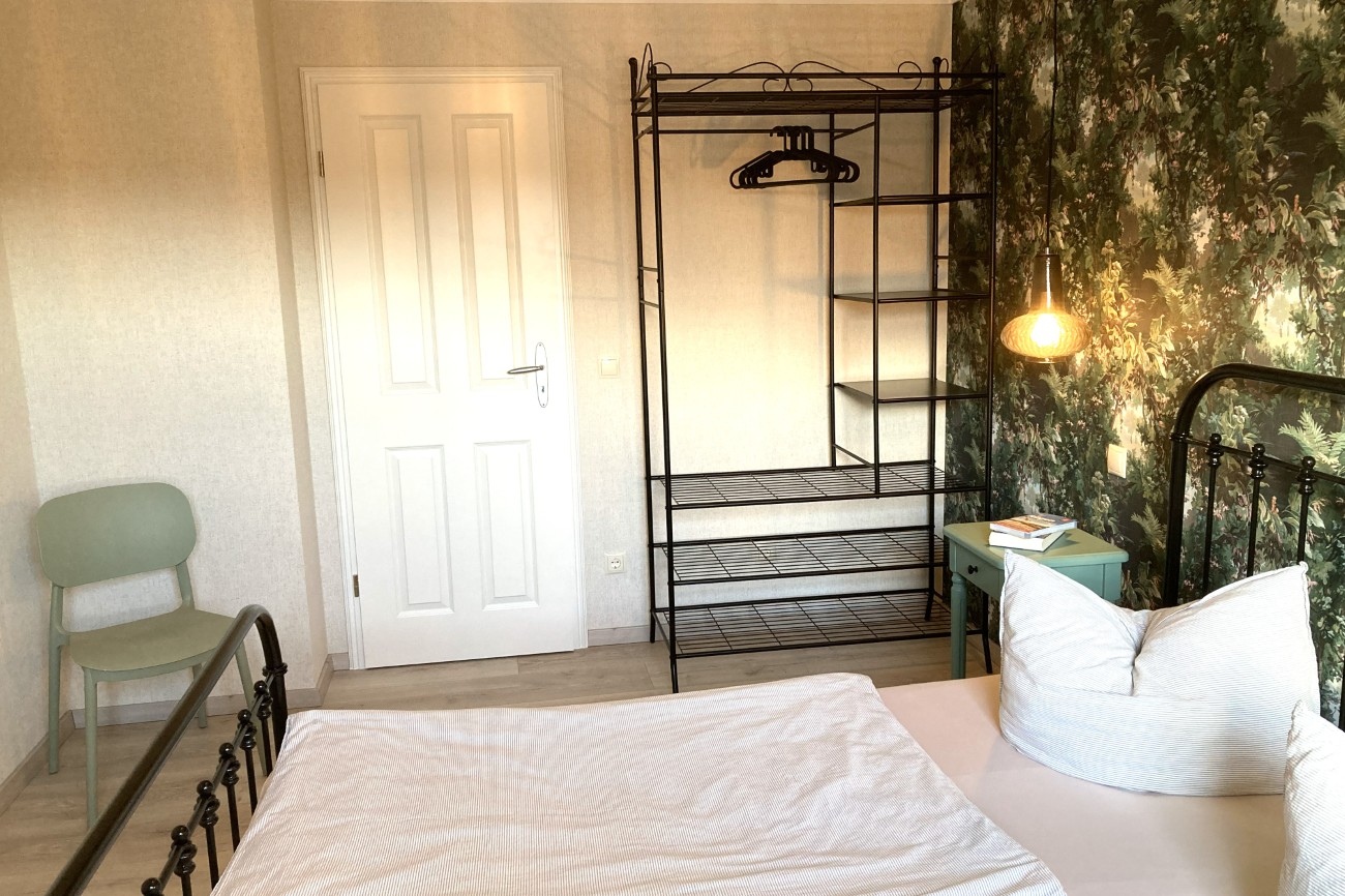 Apartmenthaus Meergold in Saßnitz auf der Insel Rügen - zentral und hafennah gelegen - mit Parkplatz, mit Motorradgarage, mit Fahrradraum am Haus - 2-Raum-Ferienwohnung Morgen am Meer - für 1, 2 oder 3 Personen geeignet