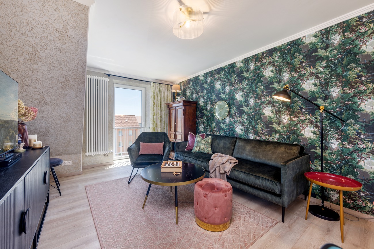Fewo „Rosenwald am Meer“ Haus Meergold in Sassnitz auf der Insel Rügen - 2-Zimmer-Ferienwohnung Rosen am Meer - aussergewöhnlich schönes Ferienapartment zentral gelegen
