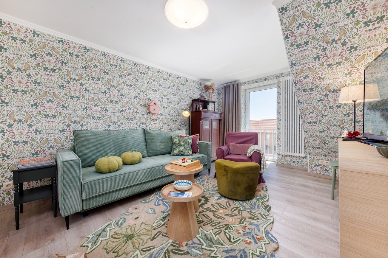 Fewo „Morgen am Meer“ Haus Meergold in Sassnitz auf der Ostseeinsel Rügen - 2-Raum-Ferienwohnung Morgen am Meer - Stadtzentrum, Hafen, Einkaufsmöglichkeiten, Bus und Bahnhof sind nicht weit entfernt